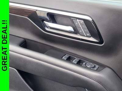 2025 Chevrolet Suburban LT