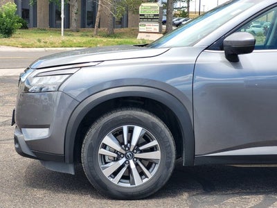 2025 Nissan Pathfinder SL