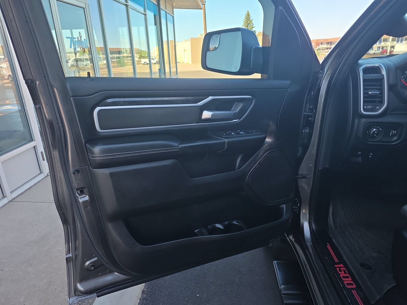 2023 RAM 1500 Big Horn Crew Cab 4x4 6'4" Box