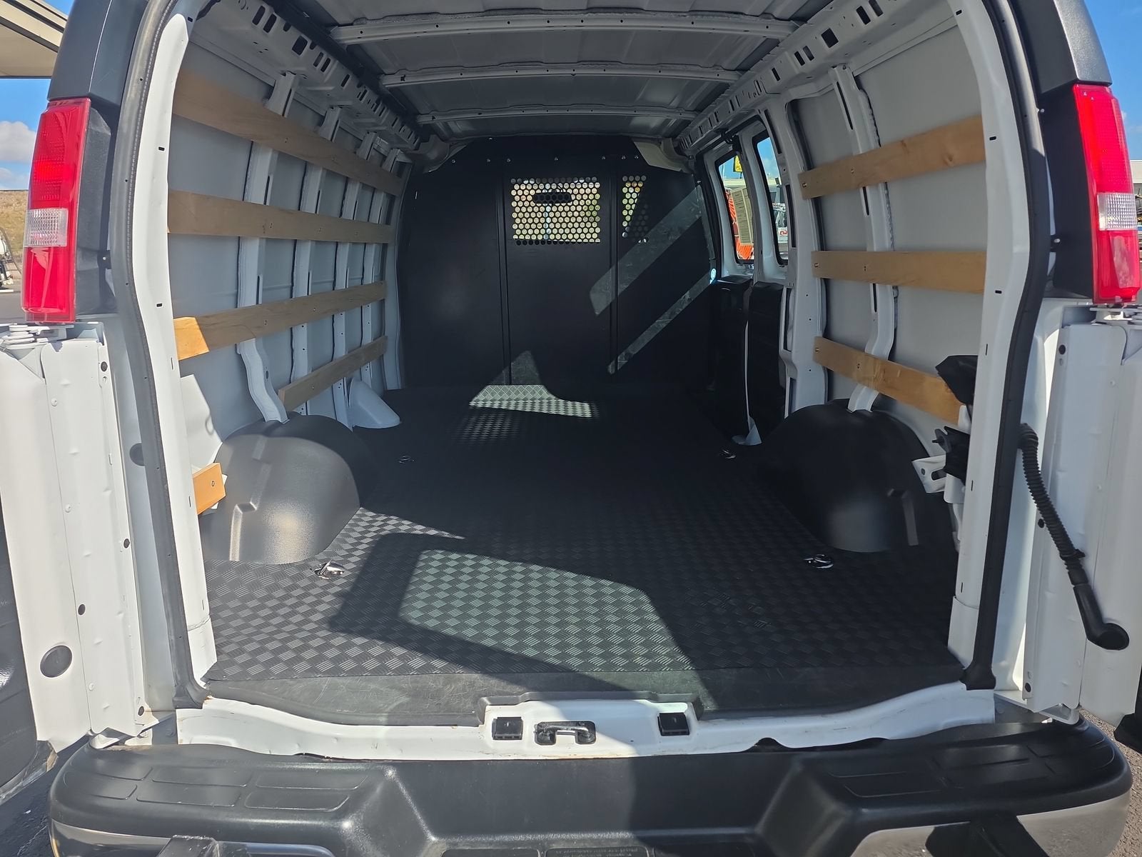 2025 Chevrolet Express Cargo WT