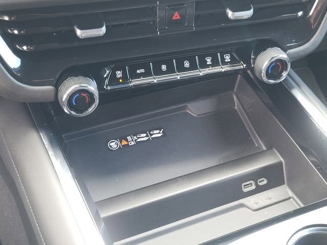 2025 Chevrolet Suburban LT
