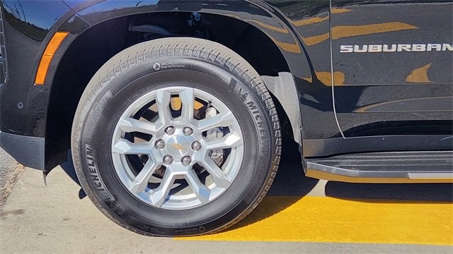 2025 Chevrolet Suburban LT