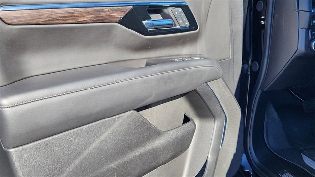 2025 Chevrolet Suburban LT