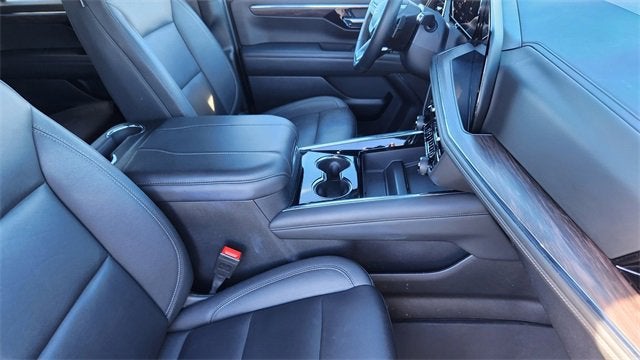 2025 Chevrolet Suburban LT