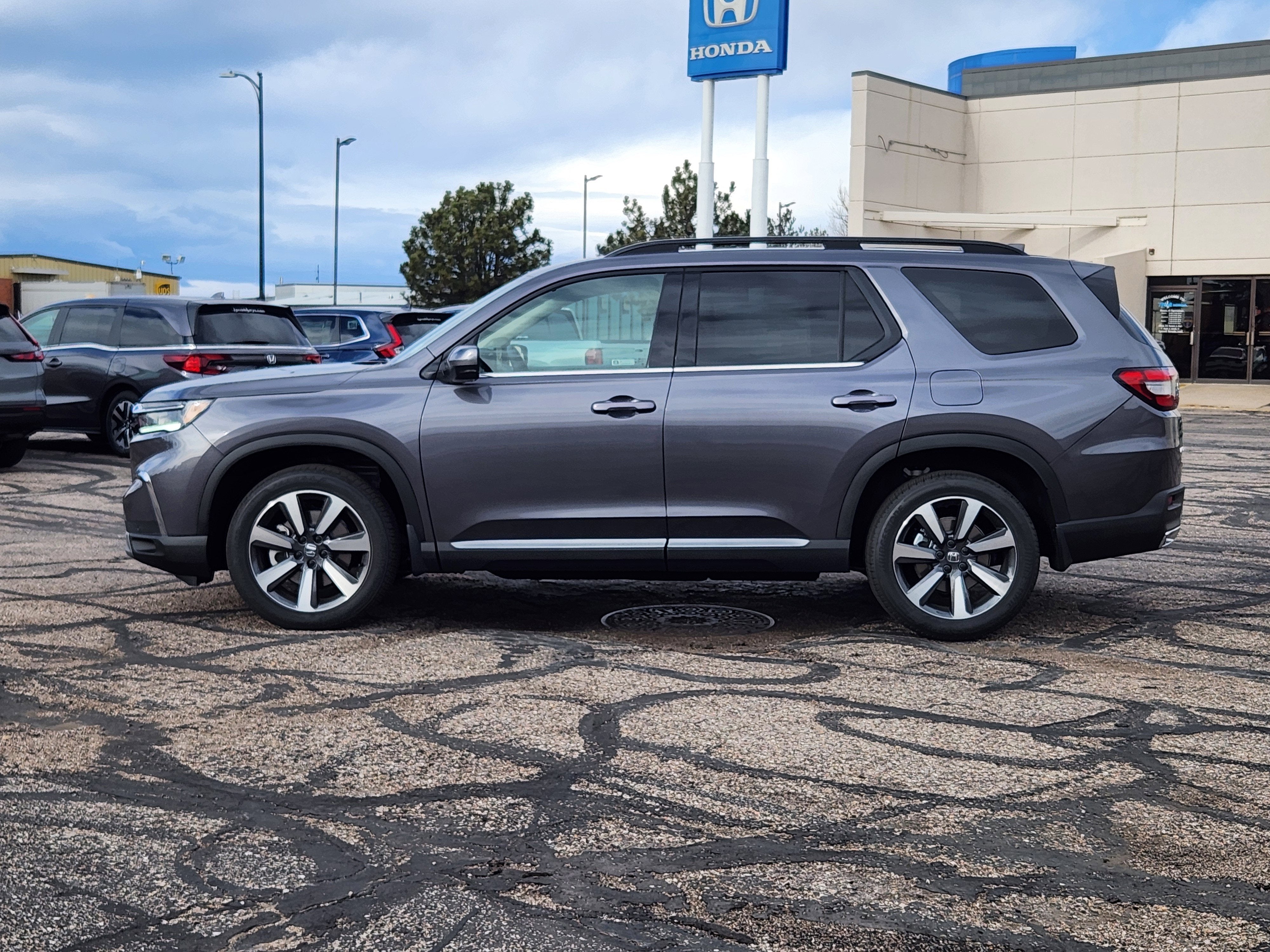 2025 Honda Pilot AWD TRG